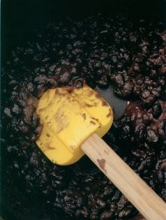 Stewed black beans from the pot (Frijoles de la olla)