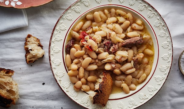 Stewed cannellini beans with chiles and thyme