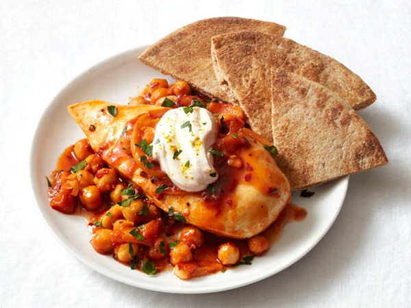 Stewed chicken and chickpeas