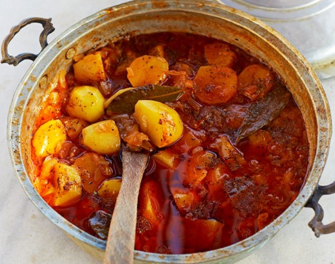 Stewed potatoes (Patates yiachni)
