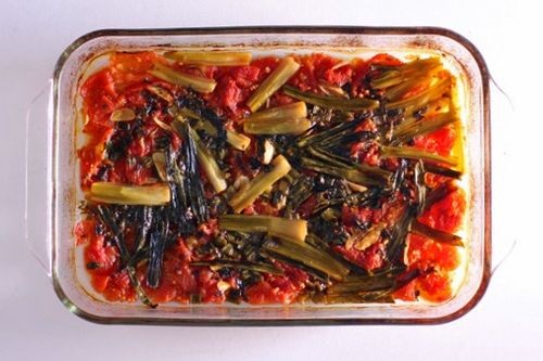 Stewed scallions and tomatoes