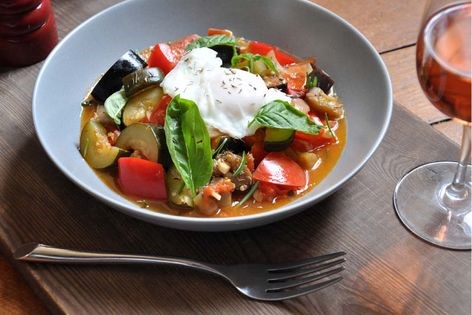 Stewed summer vegetables with poached egg (Ratatouille aux oeufs pochés)