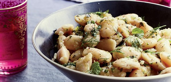 Stewed white beans with green chile and herbs