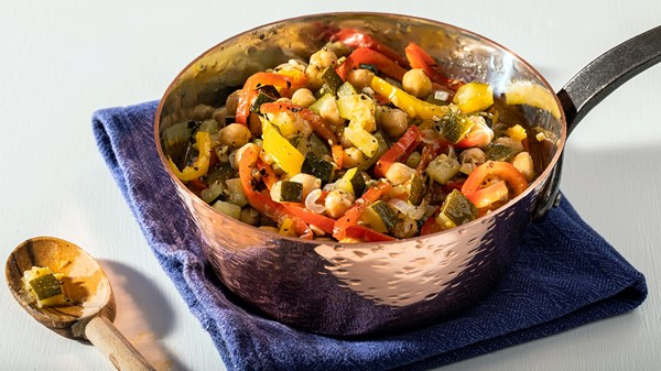 Stewy zucchini, peppers + chickpeas