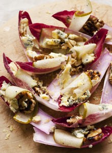 Stichelton and walnut salad