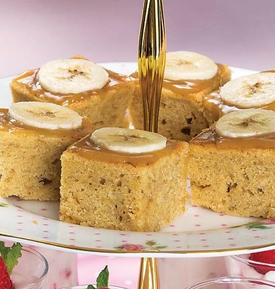 Sticky banoffee cake [Toffee caramel sauce]