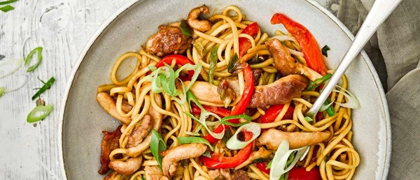 Sticky chicken and pepper noodles