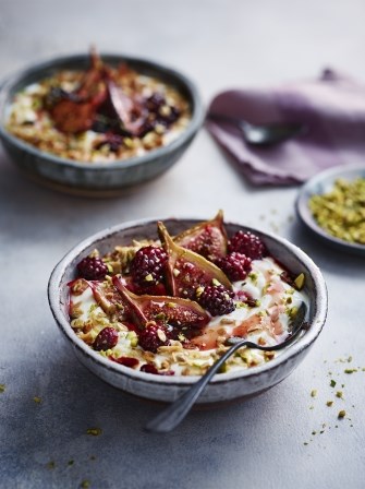 Sticky cinnamon fig & yoghurt breakfast bowls