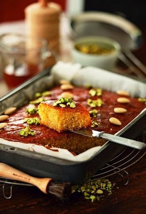 Sticky couscous, almond and lemon cake