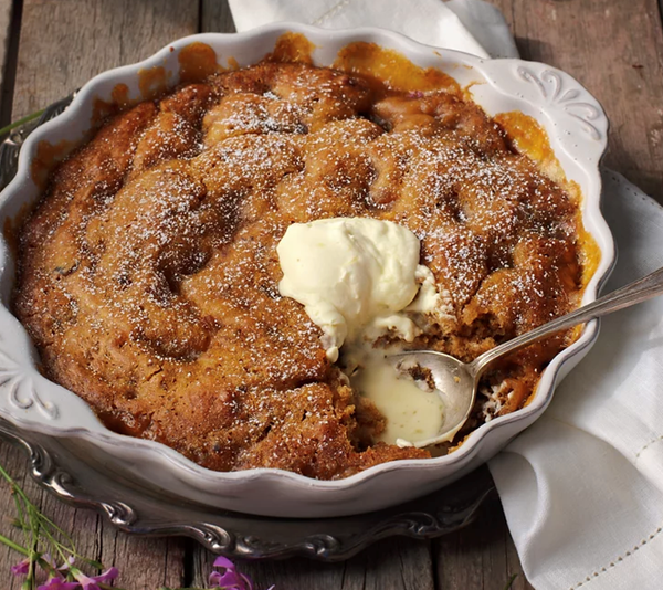 Sticky date self-saucing pudding