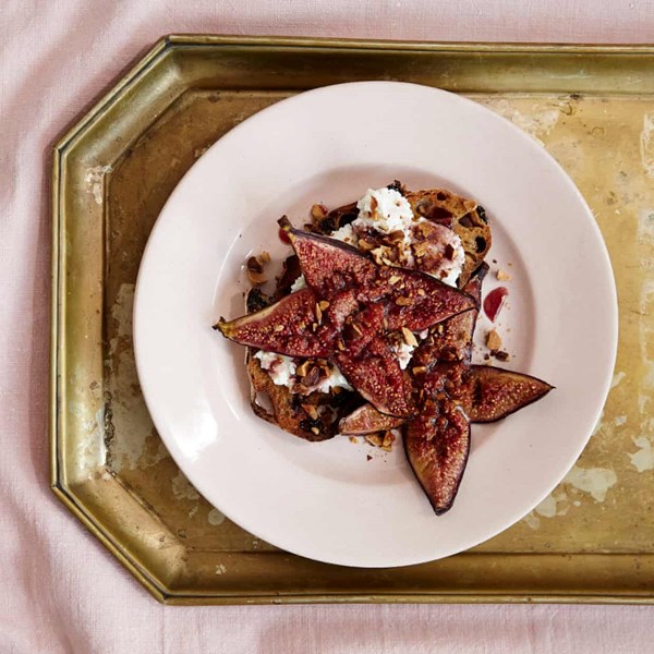 Sticky fig and ricotta toast