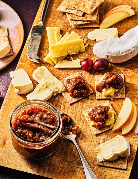 Sticky fig chutney with orange and cinnamon