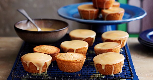Sticky honey cakes