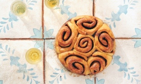 Sticky olive oil cinnamon buns