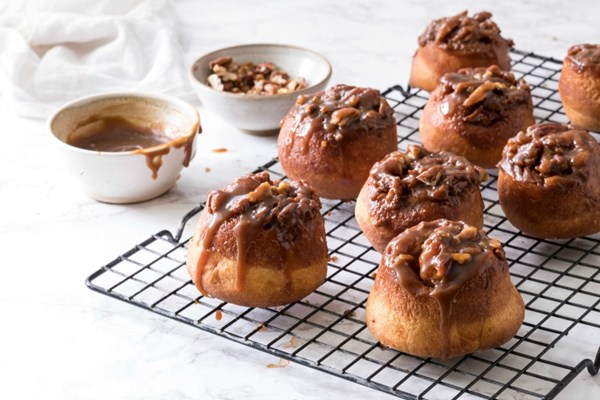 Sticky pecan buns