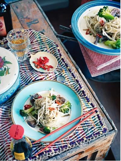 Sticky pork noodles