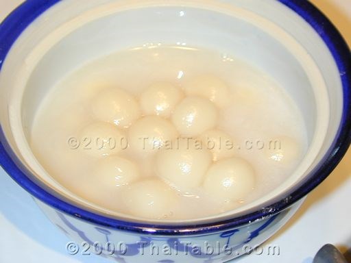Sticky rice balls in coconut milk