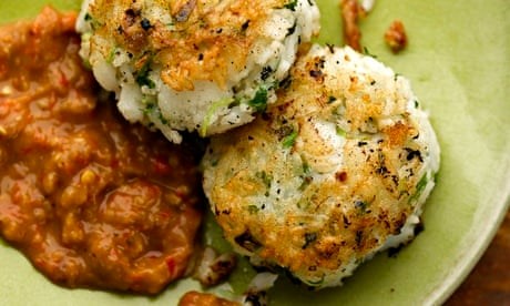 Sticky rice fishcakes with red pepper and tamarind sauce