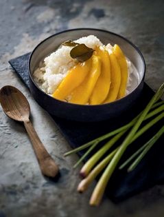 Sticky rice with mango
