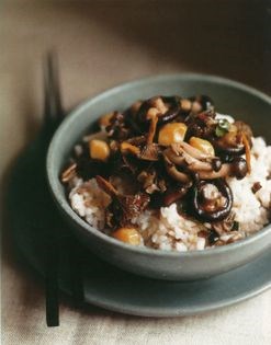Sticky rice with mushrooms and gingko nuts