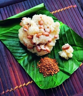 Sticky rice with peanuts