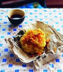 Sticky rice with turmeric and mung beans (Xôi xéo)