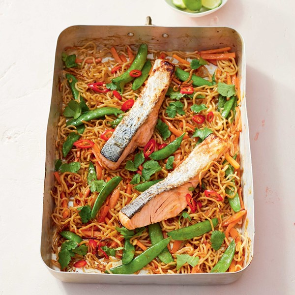 Sticky salmon noodle traybake