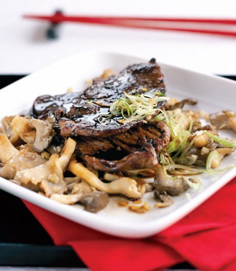 Sticky soy beef in do-fo ru with garlic mushrooms