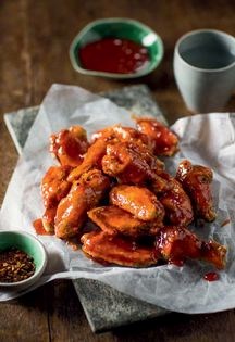 Sticky spicy chicken wings