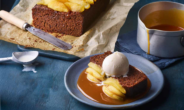 Sticky toffee apple cake