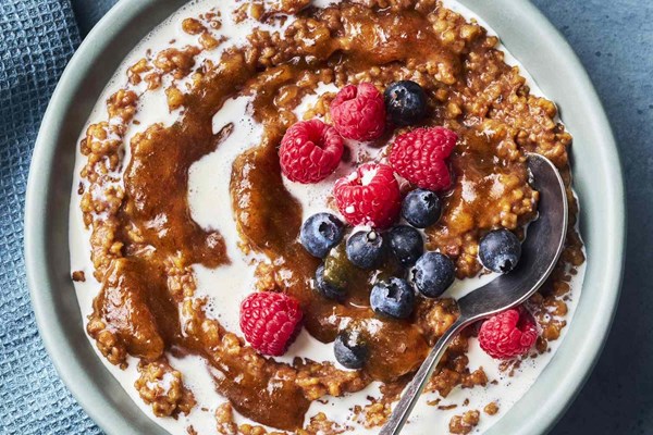 Sticky toffee overnight oats