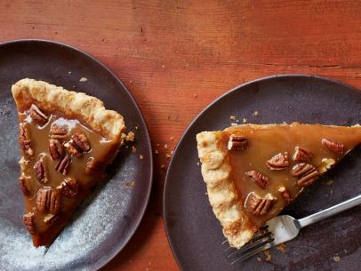 Sticky-toffee pecan-pumpkin pie