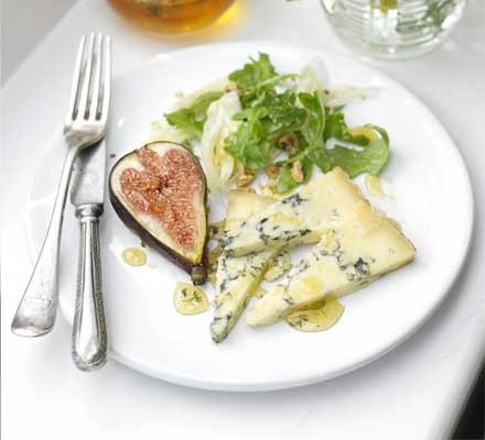 Stilton & fig salad with honey-thyme drizzle