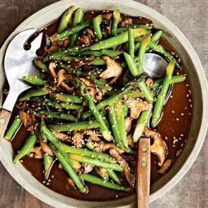 Stir-fried asparagus with shiitakes & sesame seeds