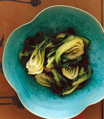 Stir-fried baby bok choy with garlic