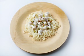 Stir-fried bay scallops with pistachios