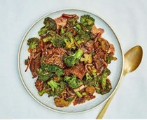 Stir-fried beef and broccoli