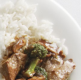 Stir-fried beef and broccoli stir-fry with black bean sauce