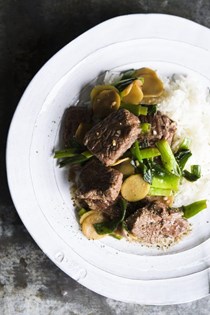 Stir-fried beef and ginger with garlic and scallions