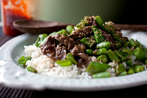 Stir-fried beef and sugar snap peas