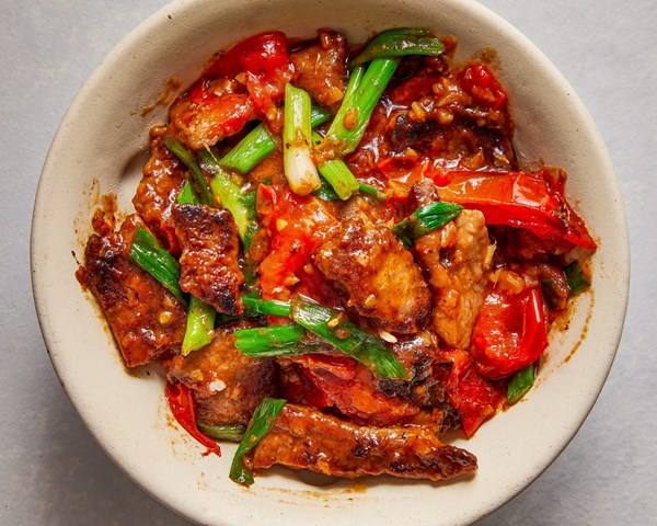 Stir-fried beef and tomatoes