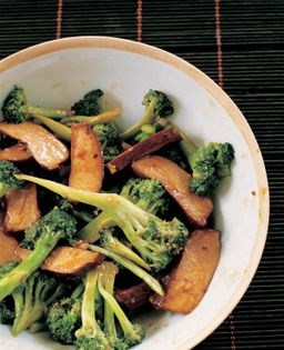 Stir-fried "beef" with broccoli