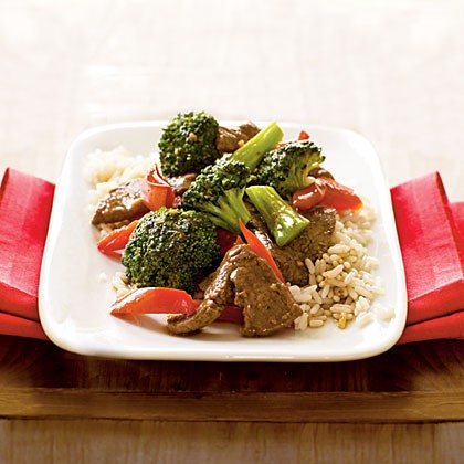 Stir-fried beef with broccoli and bell peppers