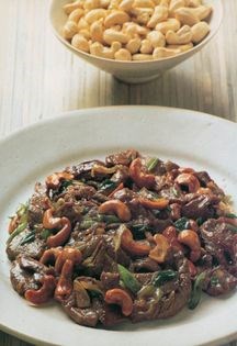 Stir-fried beef with cashews