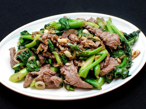 Stir-fried beef with Chinese broccoli