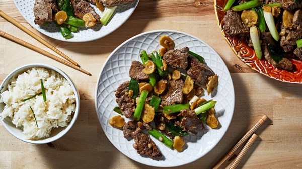 Stir-fried beef with ginger and scallions