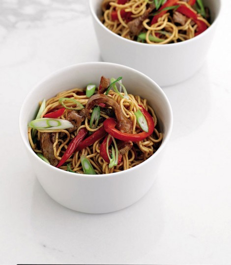 Stir-fried beef with noodles and oyster sauce