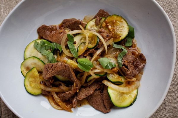 Stir-fried beef, zucchini and sweet onions