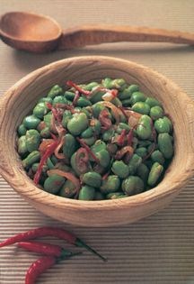 Stir-fried broad beans with red curry