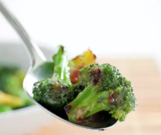 Stir-fried broccoli with chili-garlic sauce